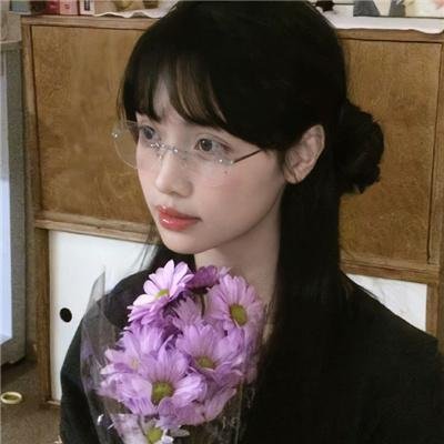 正在缩小的男人海报